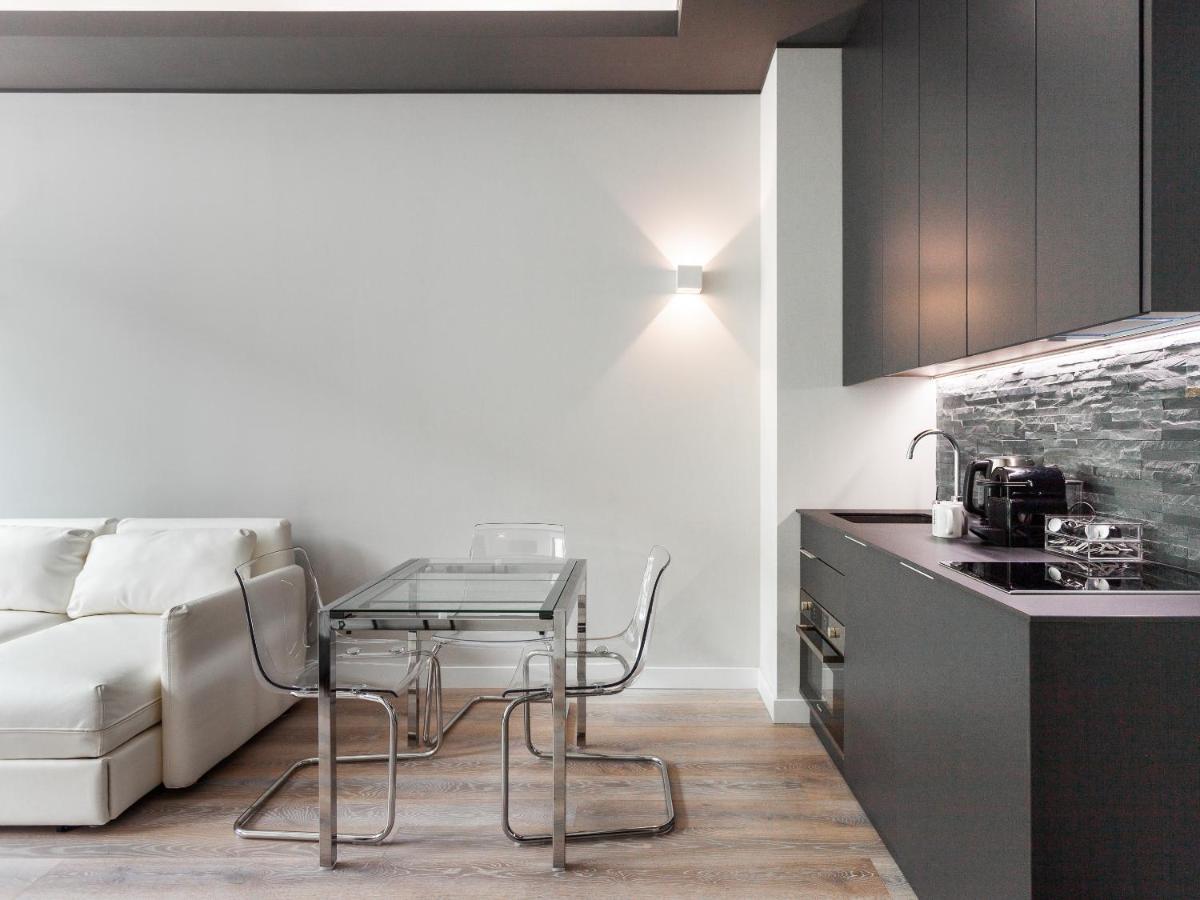 Easyhomes-City Centre Suites Мілан Екстер'єр фото